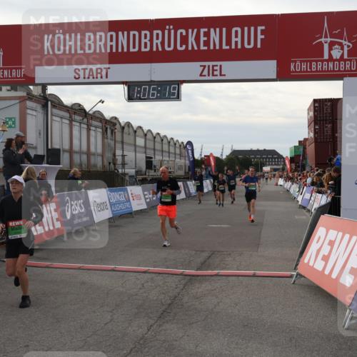 03.10.2025 - Köhlbrandbrückenlauf Julia Fischer http://msf.ph/oto/9028514 03.10.2025 16:06:19 Ziel 7296, 7343, 7601, 8064, 8539, 8802, 8803, 8804, 8805, 8813, 8886, 8991, 9100, 9451, 9483, 9596, 9626, 9633 meine-sportfotos.de