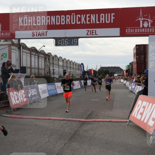 03.10.2025 - Köhlbrandbrückenlauf Julia Fischer http://msf.ph/oto/9028516 03.10.2025 16:06:19 Ziel 7296, 7343, 7601, 8064, 8539, 8802, 8803, 8804, 8805, 8813, 8886, 8991, 9100, 9451, 9483, 9596, 9626, 9633 meine-sportfotos.de
