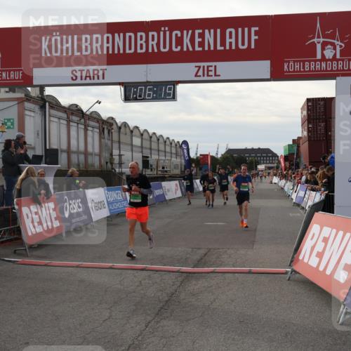 03.10.2025 - Köhlbrandbrückenlauf Julia Fischer http://msf.ph/oto/9028519 03.10.2025 16:06:19 Ziel 7296, 7343, 7601, 8064, 8539, 8802, 8803, 8804, 8805, 8813, 8886, 8991, 9100, 9451, 9483, 9596, 9626, 9633 meine-sportfotos.de