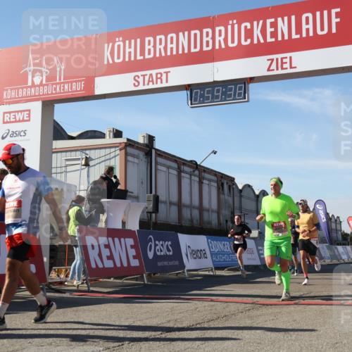 03.10.2025 - Köhlbrandbrückenlauf Luisa Fischer http://msf.ph/oto/9028532 03.10.2025 12:59:37 Ziel 4111, 4119, 4215, 4270, 4475, 6060, 6325, 6364, 6616, 6654, 6666, 6754 meine-sportfotos.de