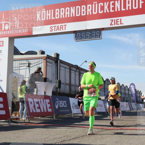 03.10.2025 - Köhlbrandbrückenlauf Luisa Fischer http://msf.ph/oto/9028539 03.10.2025 12:59:38 Ziel 4111, 4215, 4270, 4475, 6060, 6325, 6364, 6616, 6654, 6666, 6754 meine-sportfotos.de