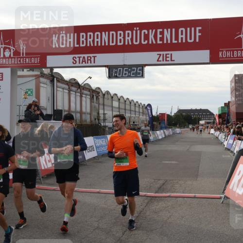 03.10.2025 - Köhlbrandbrückenlauf Julia Fischer http://msf.ph/oto/9028556 03.10.2025 16:06:25 Ziel 7576, 7601, 8064, 8802, 8803, 8804, 8805, 8991, 9483, 9572 meine-sportfotos.de