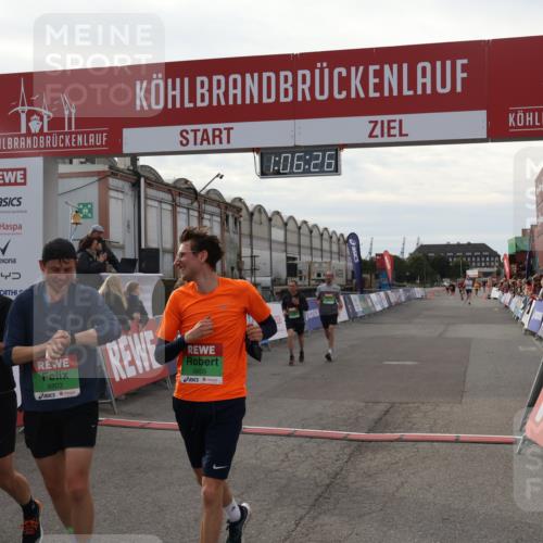 03.10.2025 - Köhlbrandbrückenlauf Julia Fischer http://msf.ph/oto/9028564 03.10.2025 16:06:26 Ziel 7576, 7601, 8064, 8802, 8803, 8804, 8805, 8991, 9483, 9572 meine-sportfotos.de