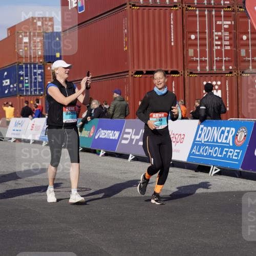 03.10.2025 - Köhlbrandbrückenlauf Michael Burmester http://msf.ph/oto/9028570 03.10.2025 10:32:55 Ziel 1851, 2297, 2299, 2359, 2550, 2553, 2576, 2619, 2631, 2646, 2871, 2872, 2874, 2875, 2894, 2895 meine-sportfotos.de
