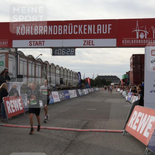 03.10.2025 - Köhlbrandbrückenlauf Julia Fischer http://msf.ph/oto/9028572 03.10.2025 16:06:28 Ziel 7576, 7601, 8802, 8803, 8804, 8805, 8991, 9483, 9572 meine-sportfotos.de