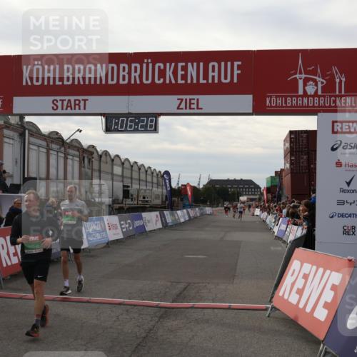 03.10.2025 - Köhlbrandbrückenlauf Julia Fischer http://msf.ph/oto/9028574 03.10.2025 16:06:28 Ziel 7576, 7601, 8802, 8803, 8804, 8805, 8991, 9483, 9572 meine-sportfotos.de