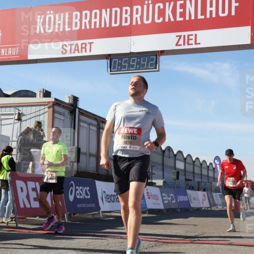 03.10.2025 - Köhlbrandbrückenlauf Luisa Fischer http://msf.ph/oto/9028577 03.10.2025 12:59:41 Ziel 4111, 4215, 4270, 4475, 6142, 6254, 6325, 6364, 6616, 6654, 6666, 6754 meine-sportfotos.de