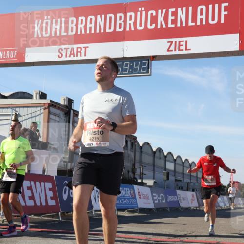 03.10.2025 - Köhlbrandbrückenlauf Luisa Fischer http://msf.ph/oto/9028581 03.10.2025 12:59:41 Ziel 4111, 4215, 4270, 4475, 6142, 6254, 6325, 6364, 6616, 6654, 6666, 6754 meine-sportfotos.de