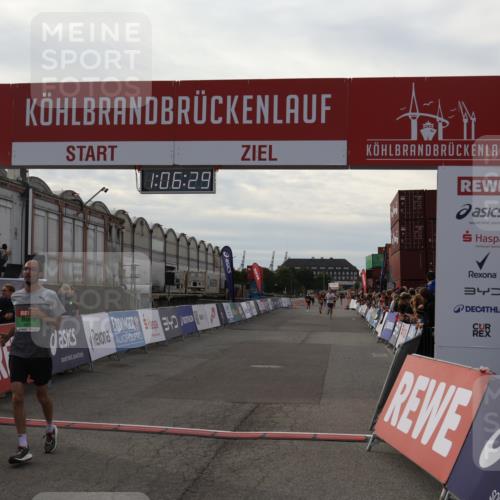 03.10.2025 - Köhlbrandbrückenlauf Julia Fischer http://msf.ph/oto/9028582 03.10.2025 16:06:29 Ziel 7576, 7601, 8802, 8803, 8804, 8805, 8991, 9483, 9572 meine-sportfotos.de