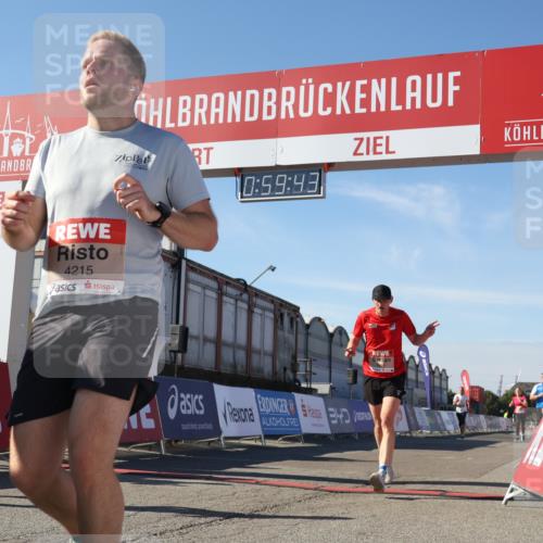 03.10.2025 - Köhlbrandbrückenlauf Luisa Fischer http://msf.ph/oto/9028589 03.10.2025 12:59:42 Ziel 4111, 4215, 4270, 4475, 6142, 6254, 6325, 6364, 6601, 6616, 6654, 6666, 6754 meine-sportfotos.de