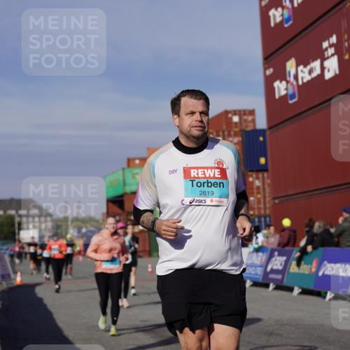 03.10.2025 - Köhlbrandbrückenlauf Michael Burmester http://msf.ph/oto/9028597 03.10.2025 10:32:57 Ziel 1851, 2359, 2550, 2553, 2576, 2619, 2631, 2894, 2895 meine-sportfotos.de