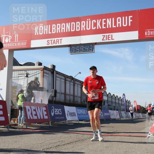 03.10.2025 - Köhlbrandbrückenlauf Luisa Fischer http://msf.ph/oto/9028599 03.10.2025 12:59:42 Ziel 4111, 4215, 4270, 4475, 6142, 6254, 6325, 6364, 6601, 6616, 6654, 6666, 6754 meine-sportfotos.de