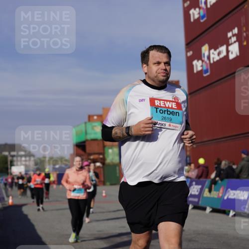 03.10.2025 - Köhlbrandbrückenlauf Michael Burmester http://msf.ph/oto/9028609 03.10.2025 10:32:57 Ziel 1851, 2359, 2550, 2553, 2576, 2619, 2631, 2894, 2895 meine-sportfotos.de