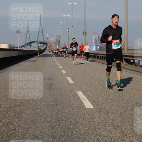 03.10.2025 - Köhlbrandbrückenlauf Fabian Wolf http://msf.ph/oto/9028611 03.10.2025 09:43:52 Position 3 3, 1700 meine-sportfotos.de
