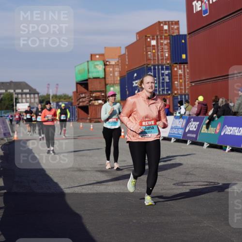 03.10.2025 - Köhlbrandbrückenlauf Michael Burmester http://msf.ph/oto/9028614 03.10.2025 10:32:59 Ziel 1851, 2359, 2550, 2553, 2576, 2631, 3800 meine-sportfotos.de