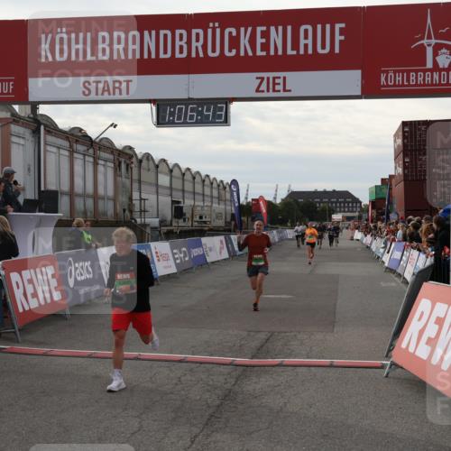 03.10.2025 - Köhlbrandbrückenlauf Julia Fischer http://msf.ph/oto/9028619 03.10.2025 16:06:43 Ziel 7623, 8860, 8880, 8965 meine-sportfotos.de