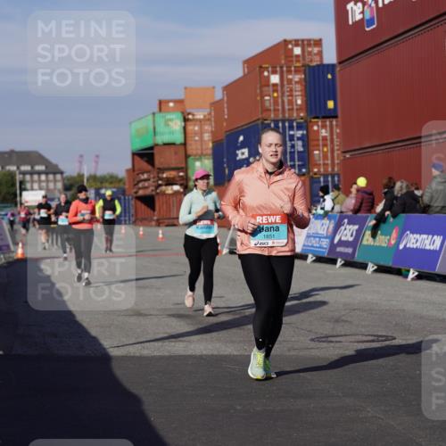 03.10.2025 - Köhlbrandbrückenlauf Michael Burmester http://msf.ph/oto/9028621 03.10.2025 10:32:59 Ziel 1851, 2359, 2550, 2553, 2576, 2631, 3800 meine-sportfotos.de