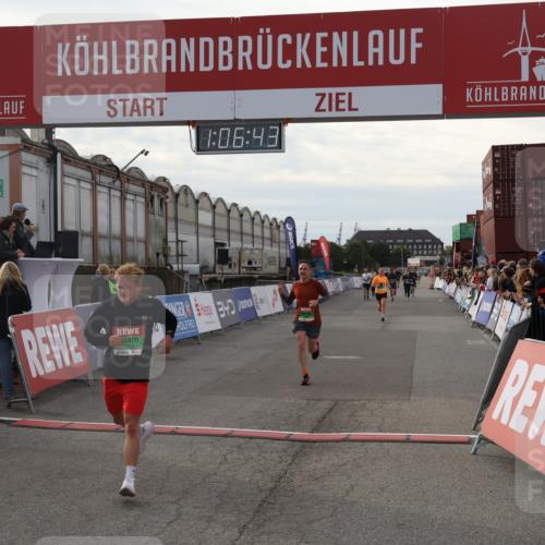 03.10.2025 - Köhlbrandbrückenlauf Julia Fischer http://msf.ph/oto/9028622 03.10.2025 16:06:43 Ziel 7623, 8860, 8880, 8965 meine-sportfotos.de