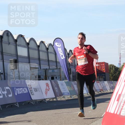 03.10.2025 - Köhlbrandbrückenlauf Luisa Fischer http://msf.ph/oto/9028628 03.10.2025 12:59:53 Ziel 4074, 4554, 6142, 6254, 6601 meine-sportfotos.de
