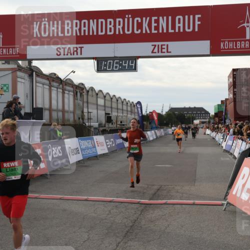 03.10.2025 - Köhlbrandbrückenlauf Julia Fischer http://msf.ph/oto/9028630 03.10.2025 16:06:44 Ziel 7623, 8860, 8880, 8965 meine-sportfotos.de