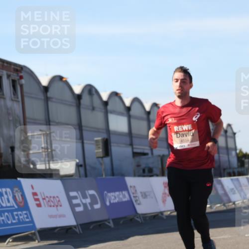 03.10.2025 - Köhlbrandbrückenlauf Luisa Fischer http://msf.ph/oto/9028636 03.10.2025 12:59:54 Ziel 4074, 4554, 6142, 6254, 6601 meine-sportfotos.de