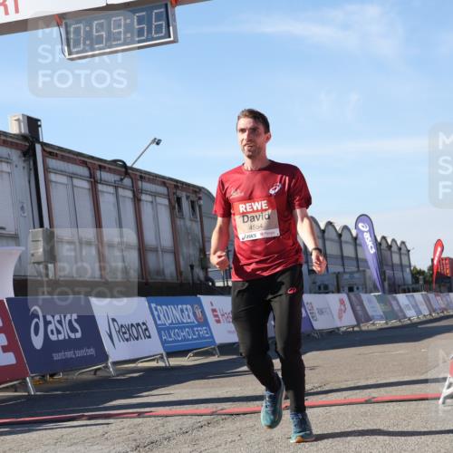 03.10.2025 - Köhlbrandbrückenlauf Luisa Fischer http://msf.ph/oto/9028647 03.10.2025 12:59:55 Ziel 4074, 4554, 6142, 6254, 6601 meine-sportfotos.de