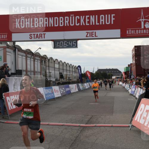 03.10.2025 - Köhlbrandbrückenlauf Julia Fischer http://msf.ph/oto/9028648 03.10.2025 16:06:45 Ziel 7623, 8860, 8880, 8965 meine-sportfotos.de