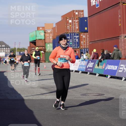 03.10.2025 - Köhlbrandbrückenlauf Michael Burmester http://msf.ph/oto/9028651 03.10.2025 10:33:04 Ziel 2359, 2576, 2631, 3355, 3634, 3800 meine-sportfotos.de