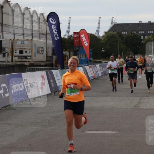 03.10.2025 - Köhlbrandbrückenlauf Julia Fischer http://msf.ph/oto/9028653 03.10.2025 16:06:47 Ziel 7623, 8848, 8860, 8880, 8965, 9353, 9354 meine-sportfotos.de