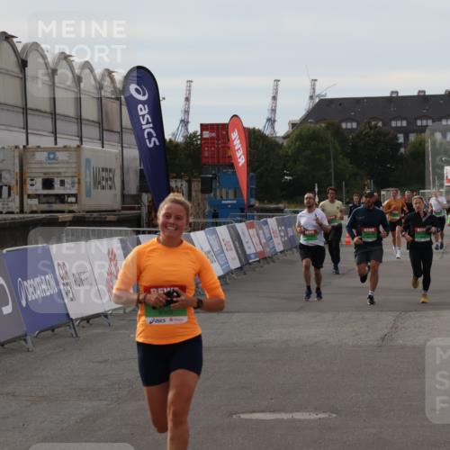03.10.2025 - Köhlbrandbrückenlauf Julia Fischer http://msf.ph/oto/9028656 03.10.2025 16:06:47 Ziel 7623, 8848, 8860, 8880, 8965, 9353, 9354 meine-sportfotos.de