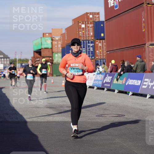 03.10.2025 - Köhlbrandbrückenlauf Michael Burmester http://msf.ph/oto/9028657 03.10.2025 10:33:04 Ziel 2359, 2576, 2631, 3355, 3634, 3800 meine-sportfotos.de