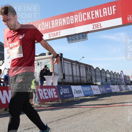 03.10.2025 - Köhlbrandbrückenlauf Luisa Fischer http://msf.ph/oto/9028662 03.10.2025 12:59:56 Ziel 4074, 4554, 6142, 6254, 6601 meine-sportfotos.de