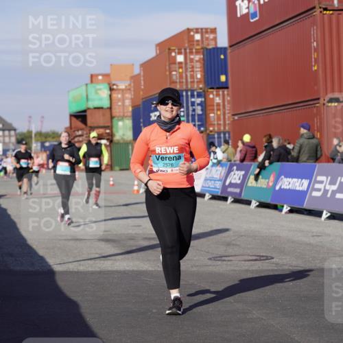 03.10.2025 - Köhlbrandbrückenlauf Michael Burmester http://msf.ph/oto/9028664 03.10.2025 10:33:04 Ziel 2359, 2576, 2631, 3355, 3634, 3800 meine-sportfotos.de