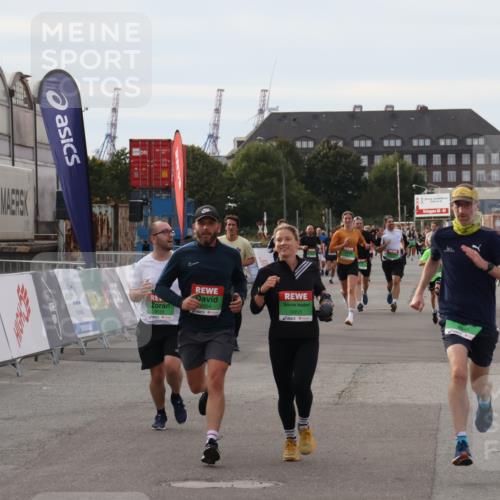 03.10.2025 - Köhlbrandbrückenlauf Julia Fischer http://msf.ph/oto/9028687 03.10.2025 16:06:51 Ziel 7623, 8848, 8880, 8965, 9128, 9353, 9354 meine-sportfotos.de