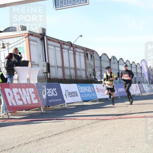 03.10.2025 - Köhlbrandbrückenlauf Luisa Fischer http://msf.ph/oto/9028693 03.10.2025 13:00:01 Ziel 4319, 4554, 6368 meine-sportfotos.de