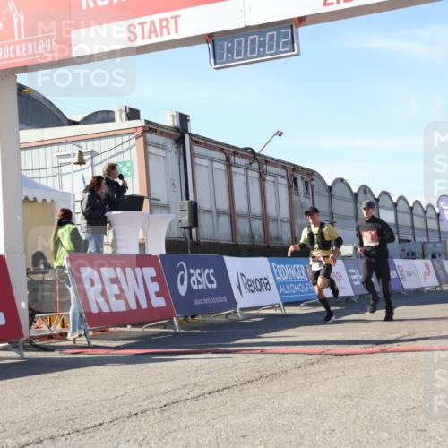 03.10.2025 - Köhlbrandbrückenlauf Luisa Fischer http://msf.ph/oto/9028696 03.10.2025 13:00:02 Ziel 4261, 4319, 4554, 6368 meine-sportfotos.de