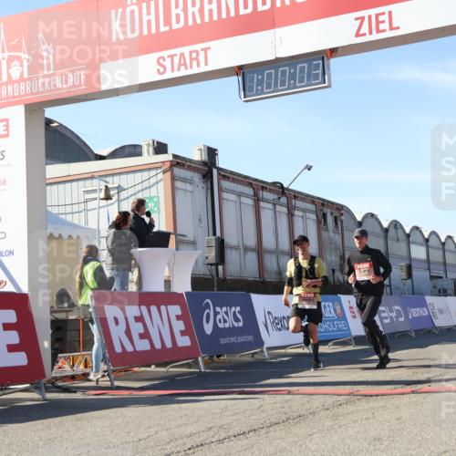 03.10.2025 - Köhlbrandbrückenlauf Luisa Fischer http://msf.ph/oto/9028701 03.10.2025 13:00:02 Ziel 4261, 4319, 4554, 6368 meine-sportfotos.de