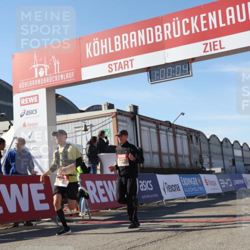 03.10.2025 - Köhlbrandbrückenlauf Luisa Fischer http://msf.ph/oto/9028714 03.10.2025 13:00:03 Ziel 4261, 4319, 4554, 6368 meine-sportfotos.de