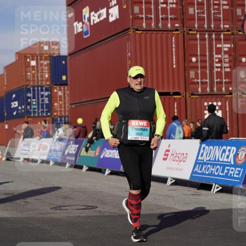 03.10.2025 - Köhlbrandbrückenlauf Michael Burmester http://msf.ph/oto/9028718 03.10.2025 10:33:10 Ziel 2170, 3355, 3634, 3800 meine-sportfotos.de