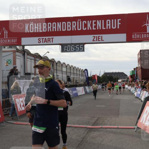 03.10.2025 - Köhlbrandbrückenlauf Julia Fischer http://msf.ph/oto/9028723 03.10.2025 16:06:55 Ziel 7263, 8848, 8866, 8965, 8967, 9128, 9353, 9354, 9417 meine-sportfotos.de