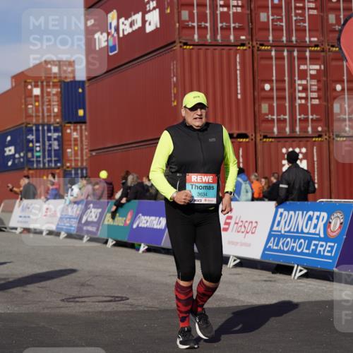 03.10.2025 - Köhlbrandbrückenlauf Michael Burmester http://msf.ph/oto/9028724 03.10.2025 10:33:11 Ziel 2170, 2457, 3355, 3634, 3800 meine-sportfotos.de