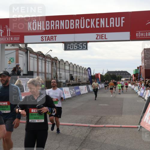 03.10.2025 - Köhlbrandbrückenlauf Julia Fischer http://msf.ph/oto/9028732 03.10.2025 16:06:55 Ziel 7263, 8848, 8866, 8965, 8967, 9128, 9353, 9354, 9417 meine-sportfotos.de