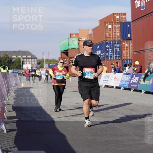 03.10.2025 - Köhlbrandbrückenlauf Michael Burmester http://msf.ph/oto/9028740 03.10.2025 10:33:13 Ziel 2170, 2457, 3355, 3634 meine-sportfotos.de