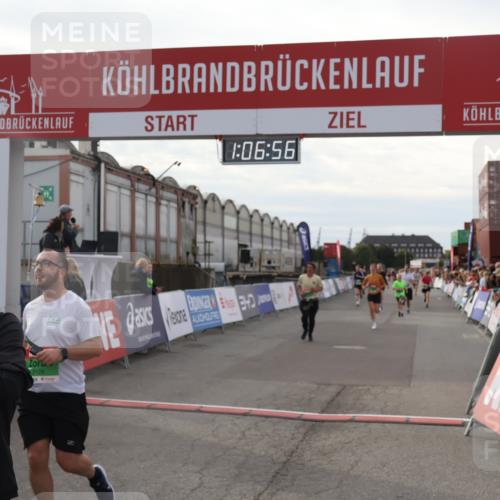 03.10.2025 - Köhlbrandbrückenlauf Julia Fischer http://msf.ph/oto/9028745 03.10.2025 16:06:56 Ziel 7263, 8848, 8866, 8965, 8967, 9128, 9353, 9354, 9416, 9417 meine-sportfotos.de