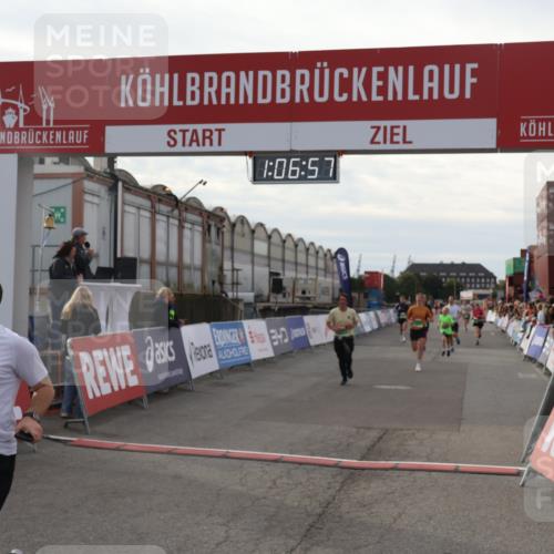03.10.2025 - Köhlbrandbrückenlauf Julia Fischer http://msf.ph/oto/9028749 03.10.2025 16:06:57 Ziel 7263, 8848, 8866, 8965, 8967, 9128, 9353, 9354, 9416, 9417 meine-sportfotos.de