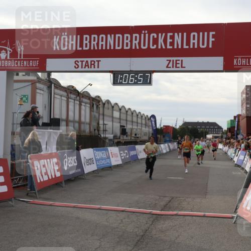03.10.2025 - Köhlbrandbrückenlauf Julia Fischer http://msf.ph/oto/9028751 03.10.2025 16:06:57 Ziel 7263, 8848, 8866, 8965, 8967, 9128, 9353, 9354, 9416, 9417 meine-sportfotos.de