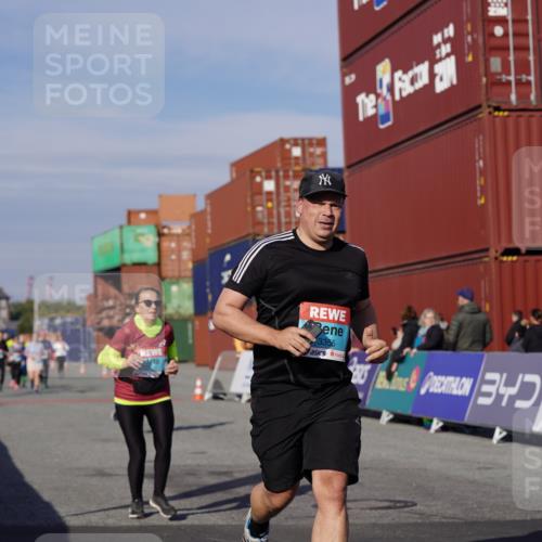 03.10.2025 - Köhlbrandbrückenlauf Michael Burmester http://msf.ph/oto/9028754 03.10.2025 10:33:14 Ziel 2170, 2457, 3355, 3634 meine-sportfotos.de