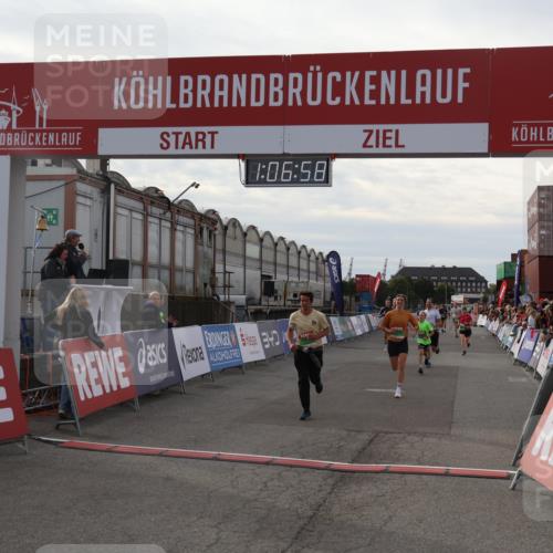 03.10.2025 - Köhlbrandbrückenlauf Julia Fischer http://msf.ph/oto/9028761 03.10.2025 16:06:58 Ziel 7263, 7322, 8848, 8866, 8967, 9128, 9353, 9354, 9416, 9417 meine-sportfotos.de