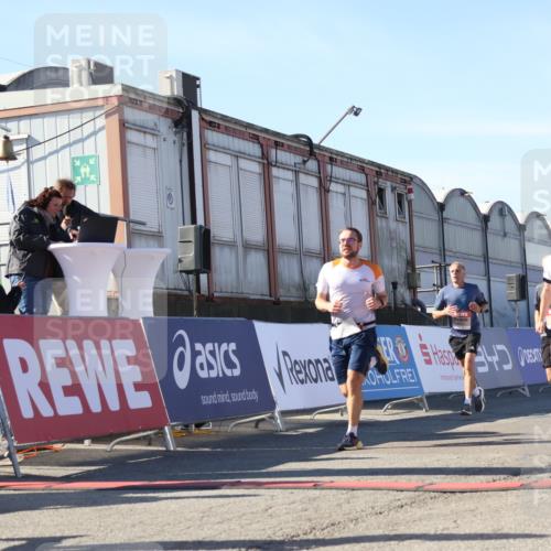 03.10.2025 - Köhlbrandbrückenlauf Luisa Fischer http://msf.ph/oto/9028762 03.10.2025 13:00:09 Ziel 4020, 4192, 4261, 4319, 6097, 6203, 6368, 6798 meine-sportfotos.de