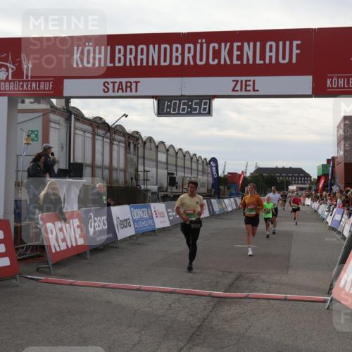 03.10.2025 - Köhlbrandbrückenlauf Julia Fischer http://msf.ph/oto/9028766 03.10.2025 16:06:58 Ziel 7263, 7322, 8848, 8866, 8967, 9128, 9353, 9354, 9416, 9417 meine-sportfotos.de